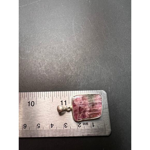 NEW Pink/ bi colored half rough tourmaline pendant in sterling silver 3.95 grams - Picture 5 of 11
